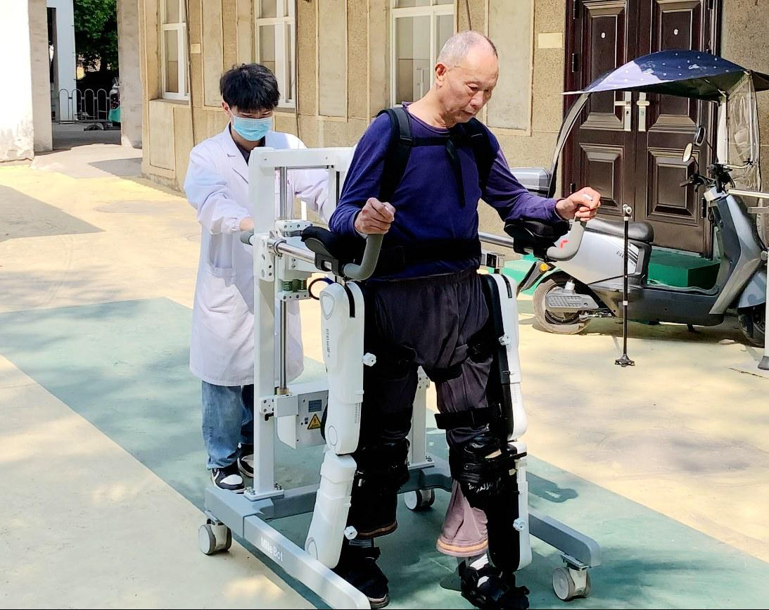 医生“解放” 患者受益——黄石有色医院引入多款智能机器人