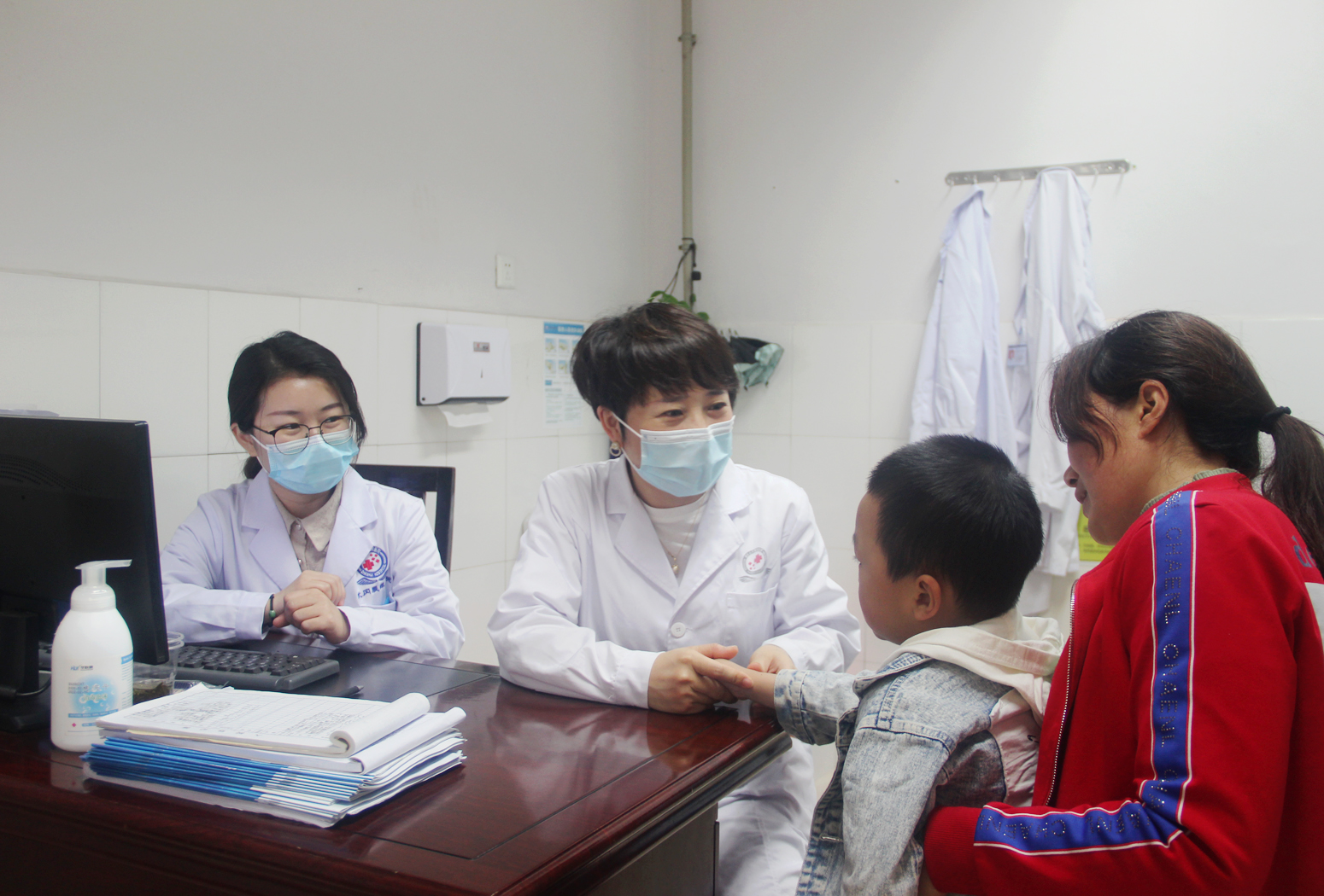 武冈展辉医院邀请儿童医院专家来院坐诊