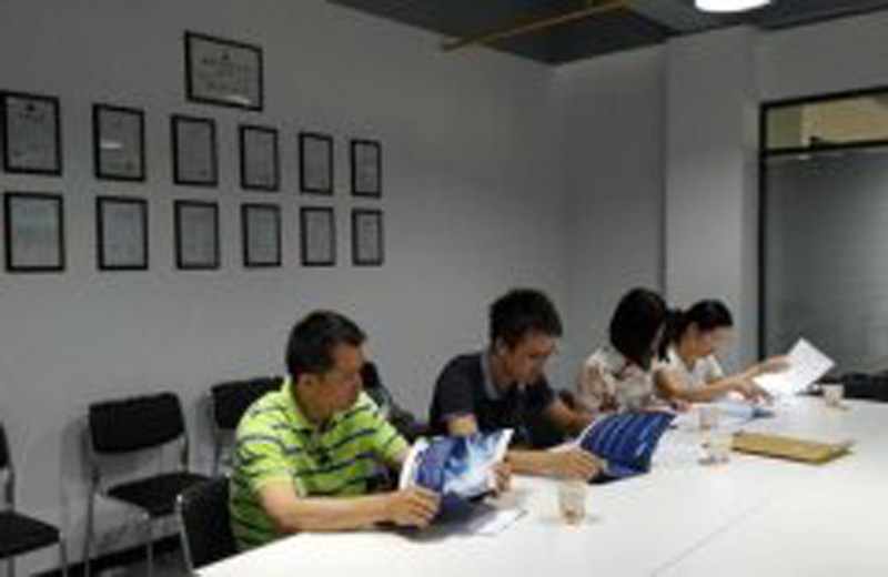 解放军和719所专家莅临中创融科进行设备预验收