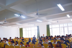 文理学院校领导班子深入课堂检查开学工作