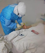 一家三口同铸战疫“剑” ——中铁阜阳中心医院刘艳举家同心抗疫