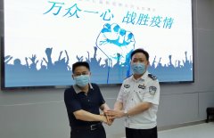 武汉市公安局领导亲赴汉阳医院赠送感谢信并授牌