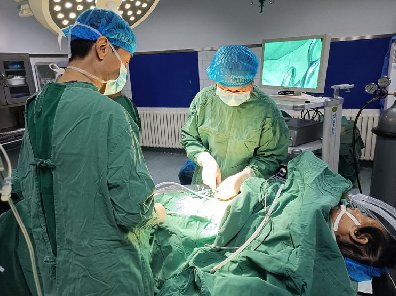 洛阳启明医院成功实施首例胃癌晚期患者腹腔镜下胃造瘘术