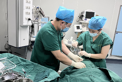 展辉医院成功开展首例静脉输液港植入术