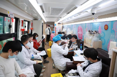 汉阳医院医务人员踊跃献血13800毫升